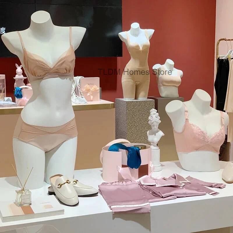 نصف طول الملابس الداخلية العار - مراجعة Baby Clothing Display Stand وسعره